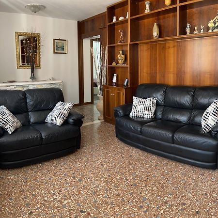 Ca' Delfina Holiday Home البندقية المظهر الخارجي الصورة