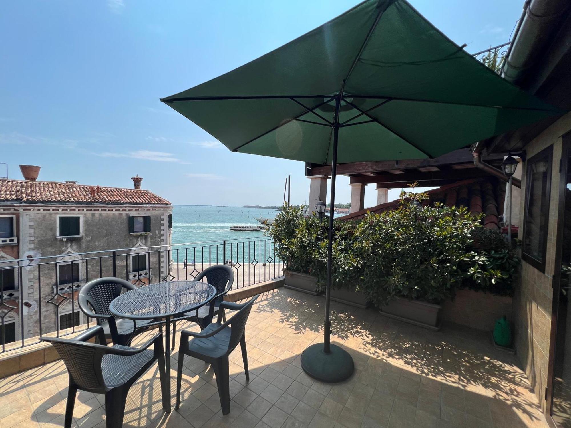 Ca' Delfina Holiday Home البندقية المظهر الخارجي الصورة