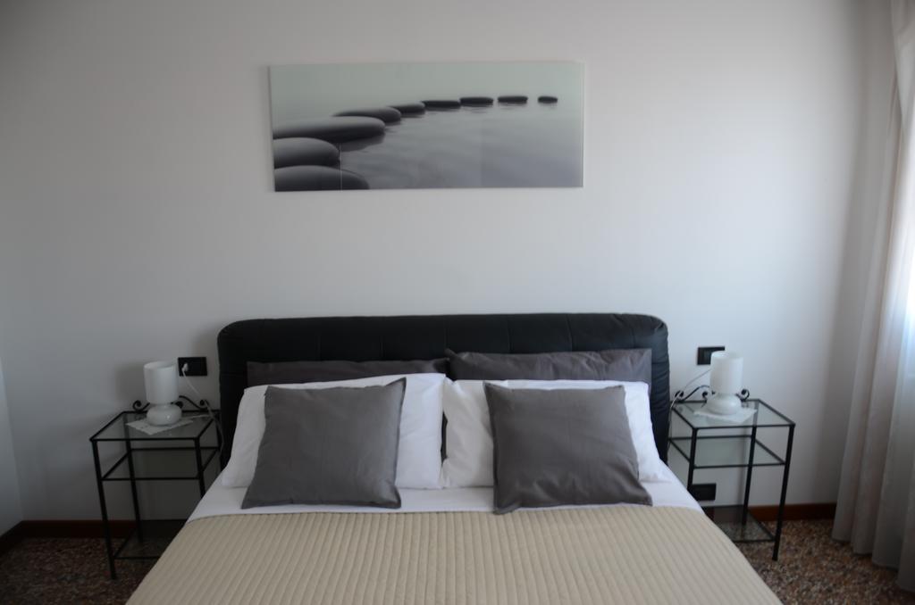 Ca' Delfina Holiday Home البندقية الغرفة الصورة