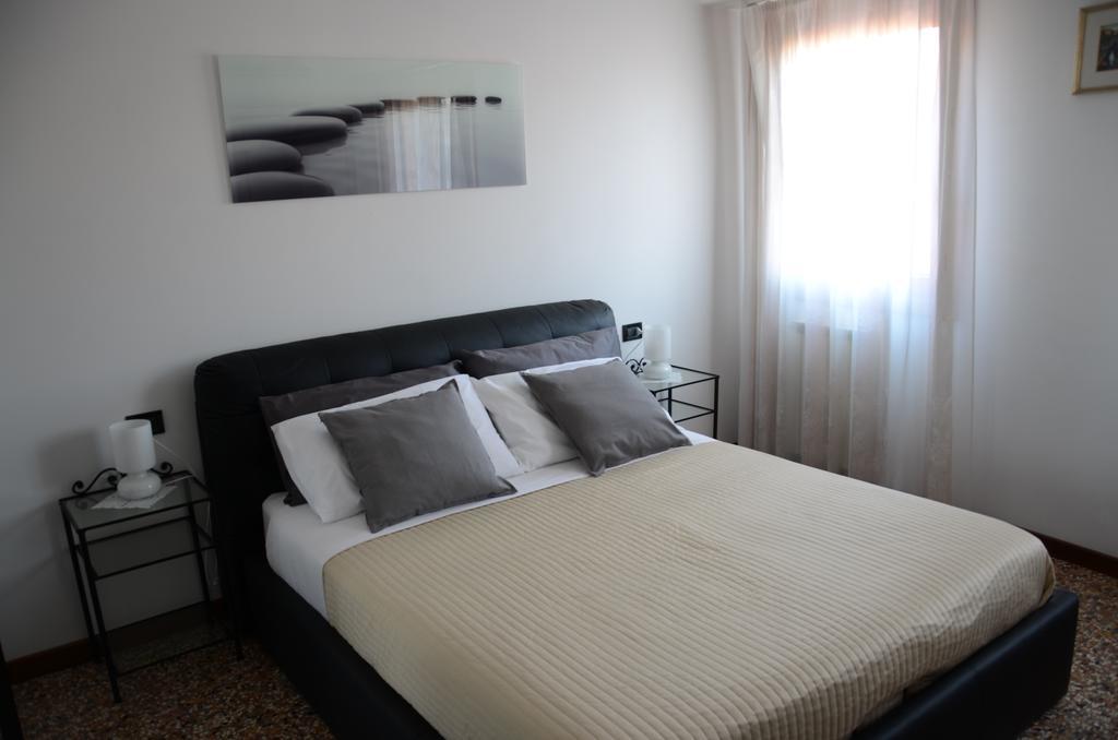 Ca' Delfina Holiday Home البندقية الغرفة الصورة