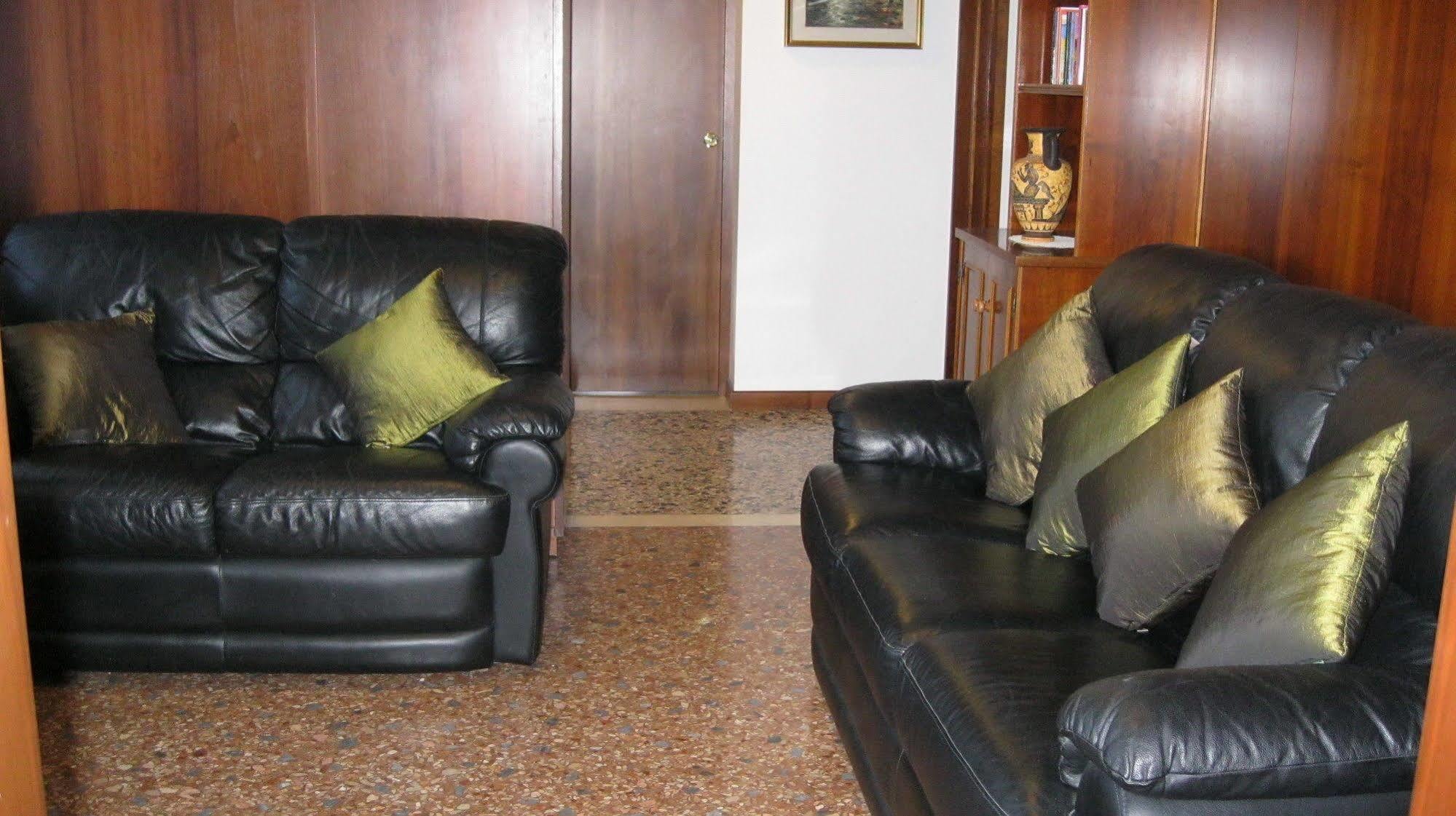 Ca' Delfina Holiday Home البندقية المظهر الخارجي الصورة