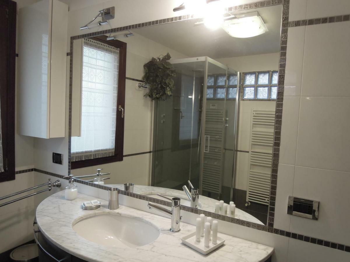 Ca' Delfina Holiday Home البندقية المظهر الخارجي الصورة