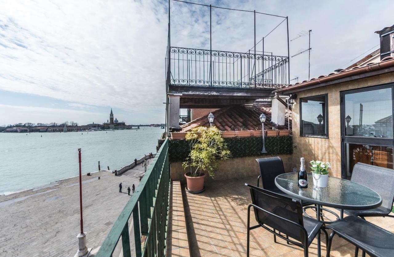 Ca' Delfina Holiday Home البندقية المظهر الخارجي الصورة