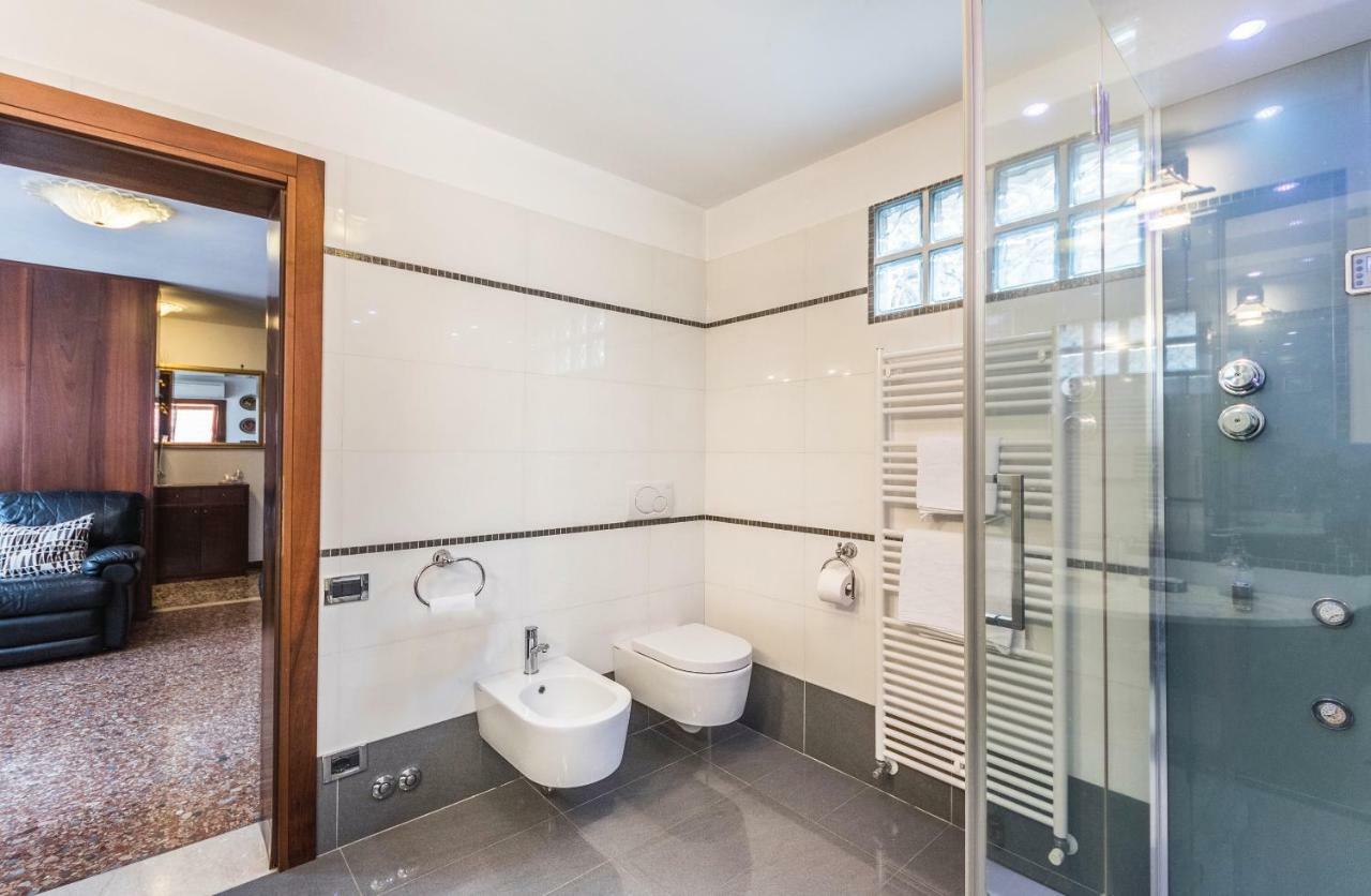 Ca' Delfina Holiday Home البندقية المظهر الخارجي الصورة