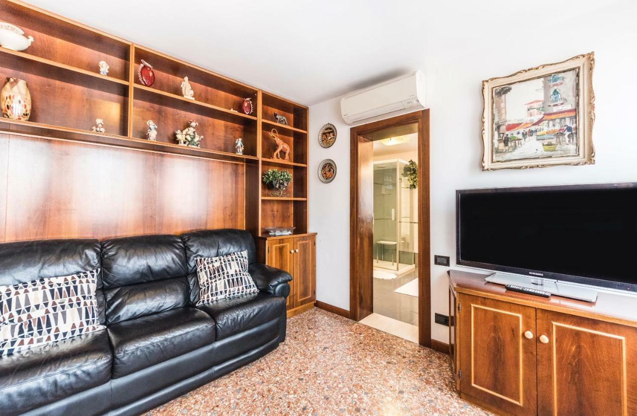 Ca' Delfina Holiday Home البندقية المظهر الخارجي الصورة